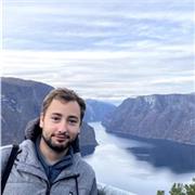 Graduado en Relaciones Internacionales, he cursado asignaturas relacionadas con la historia además de ser un apasionado de ella. También he cursado asignaturas relativas a la UE, Ciencias Política o Geografia